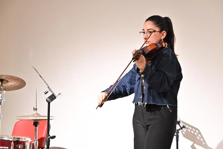 Genç Müzisyenler MAGSO İçin Sahneye Çıktı: İlk Konser 19 Mayıs’ta 2 Genç Müzisyenler MAGSO İçin Sahneye Çıktı: İlk Konser 19 Mayıs’ta 2