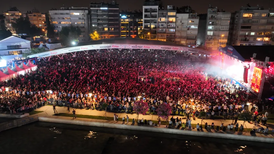 FoodFest Antalya’da Simge Rüzgarı Esti 1 FoodFest Antalya’da Simge Rüzgarı Esti 1
