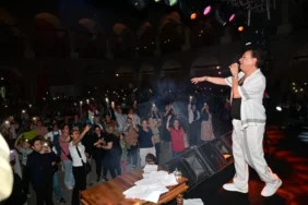 Manisalı kadınlar Anneler Günü’nde Bahar Matinesi ile eğlendi (12)