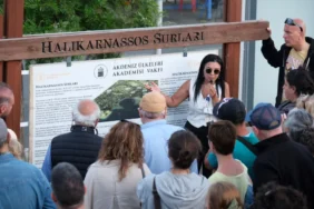 bodrum_belediyesi_myndos_kapisi_ve_halikarnassos_surlarinda_tarihe_yolculuk_yapildi (12)