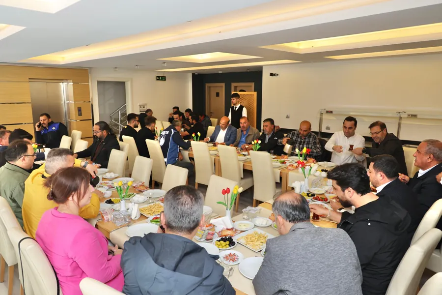 Başkan Rasim Arı, Çarşı Esnafıyla Kahvaltıda Buluştu 1 Başkan Rasim Arı, Çarşı Esnafıyla Kahvaltıda Buluştu 1