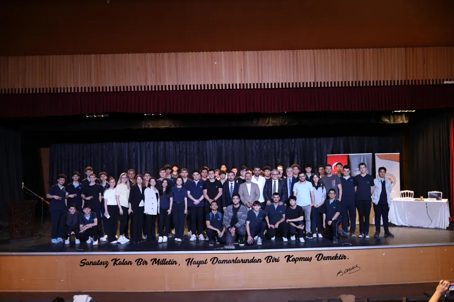 Gemlik’te Yapay Zekâ ve Akıllı Şehirler Masaya Yatırıldı 1 Gemlik’te Yapay Zekâ ve Akıllı Şehirler Masaya Yatırıldı 1