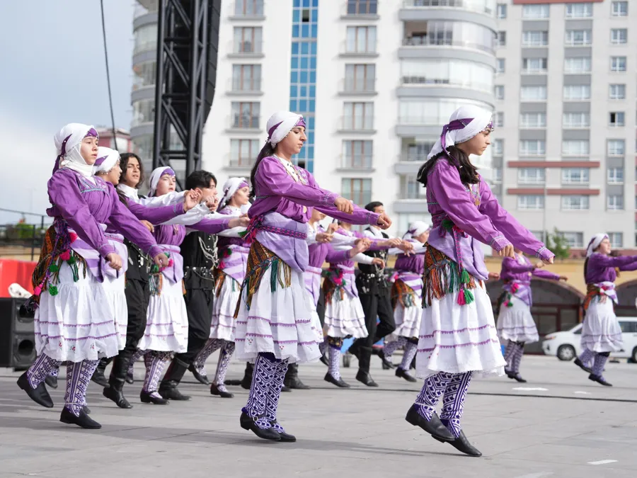 Etimesgut’ta Ata’ya Vefa! 1. Ata Kültür Festivali Coşkuyla Kutlandı 2 Etimesgut’ta Ata’ya Vefa! 1. Ata Kültür Festivali Coşkuyla Kutlandı 2