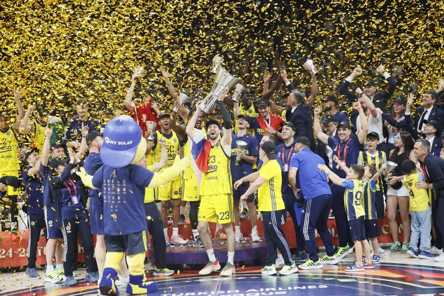 Fenerbahçe Avrupa Şampiyonu! Guduric Taraftarları Bağdat Caddesi'ne Davet Etti 1 Fenerbahçe Avrupa Şampiyonu! Guduric Taraftarları Bağdat Caddesi'ne Davet Etti 1