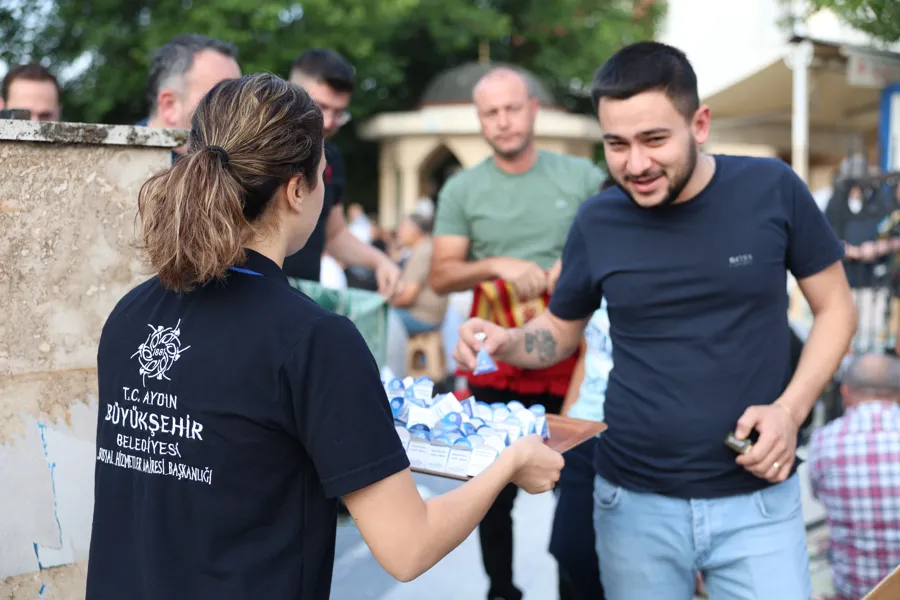 Aydın Büyükşehir Belediyesi’nden Bayram Sabahı Lokum İkramı 1