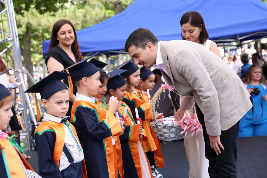 Çankaya'da Minik Öğrencilerin Mezuniyet Coşkusu 1 Çankaya'da Minik Öğrencilerin Mezuniyet Coşkusu 1