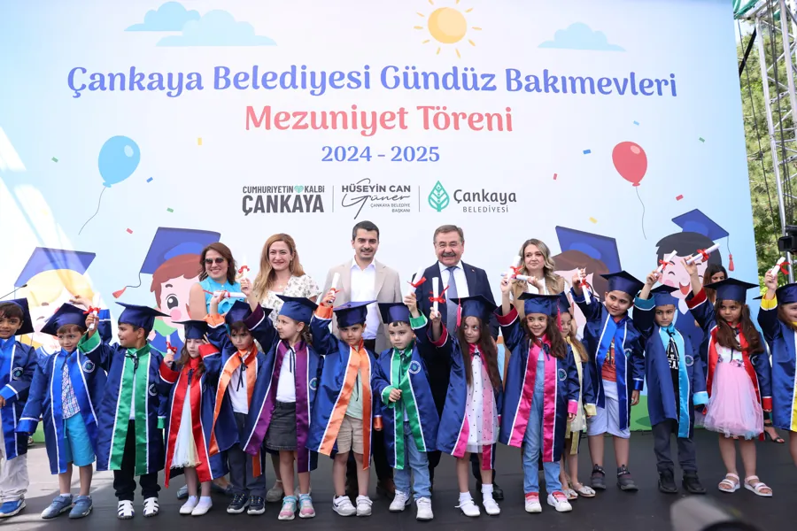 Çankaya'da Minik Öğrencilerin Mezuniyet Coşkusu 2 Çankaya'da Minik Öğrencilerin Mezuniyet Coşkusu 2