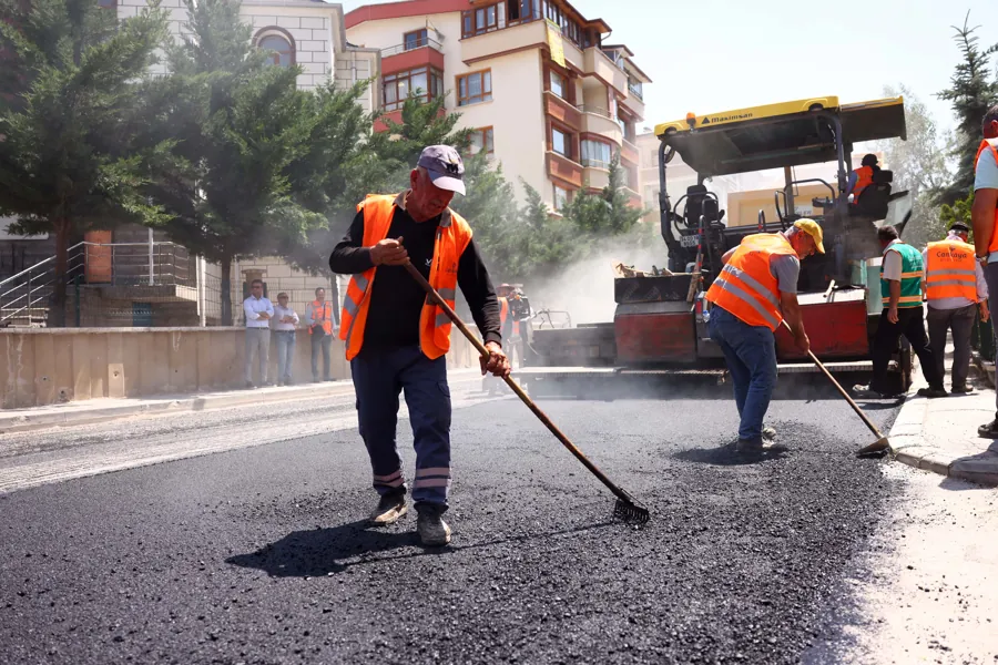 Çankaya'da 2025 Sonuna Kadar 100 Bin Ton Asfalt Hedefleniyor 1 Çankaya'da 2025 Sonuna Kadar 100 Bin Ton Asfalt Hedefleniyor 1