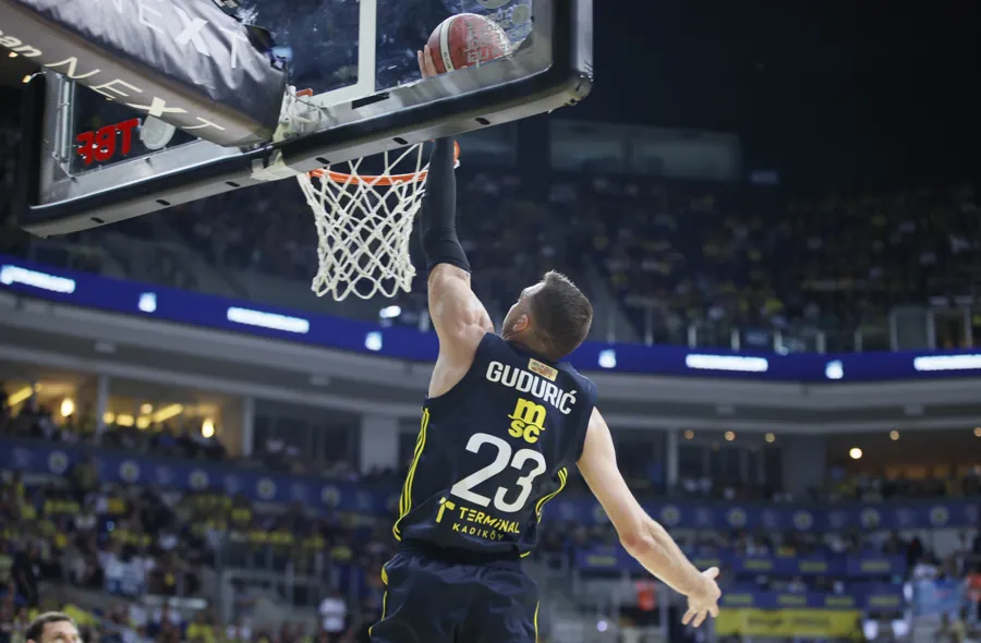 Fenerbahçe Seride Üstün: Beşiktaş’ı Bir Kez Daha Devirdi 1 Fenerbahçe Seride Üstün: Beşiktaş’ı Bir Kez Daha Devirdi 1