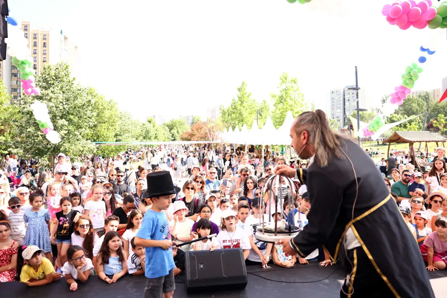 Çankaya Evleri’nden Festival Gibi Yıl Sonu Sergisi 1 Çankaya Evleri’nden Festival Gibi Yıl Sonu Sergisi 1