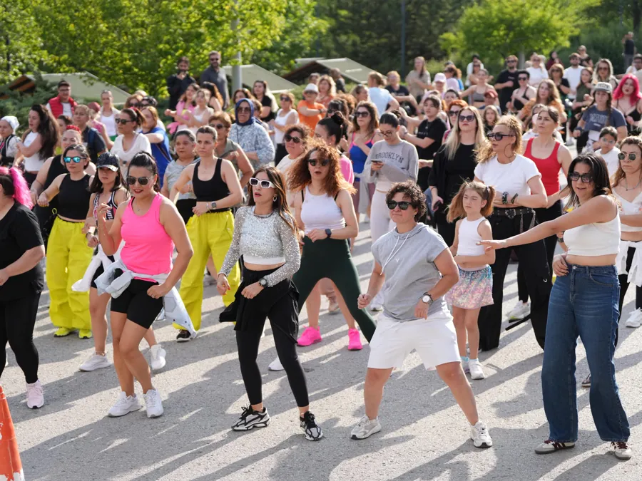 Etimesgut Göksu Parkı’nda Zumba Rüzgârı Esti 1 Etimesgut Göksu Parkı’nda Zumba Rüzgârı Esti 1