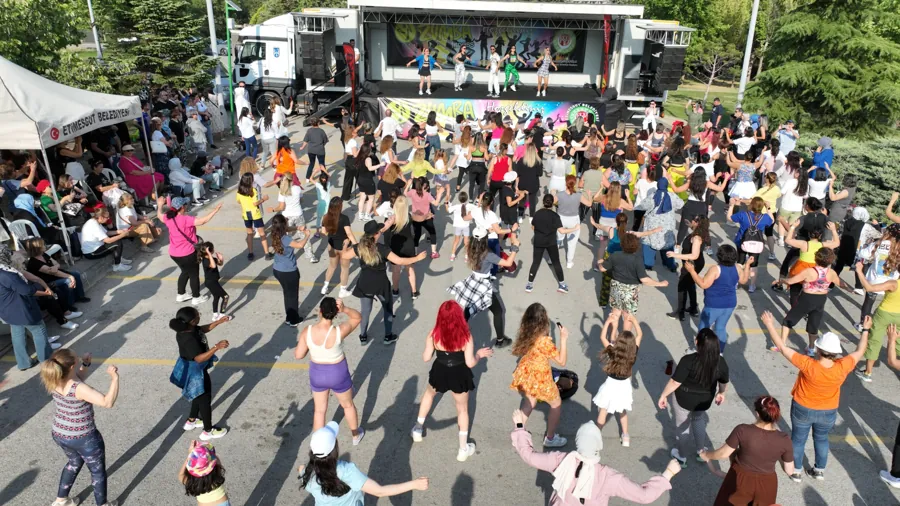 Etimesgut Göksu Parkı’nda Zumba Rüzgârı Esti 2 Etimesgut Göksu Parkı’nda Zumba Rüzgârı Esti 2