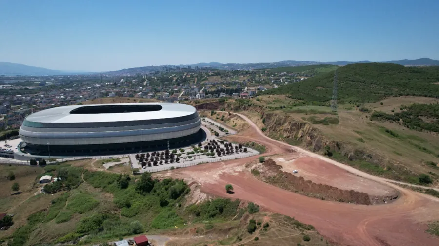 Başkan Büyükakın, Kocaeli Stadyumu’ndaki Çalışmaları Yerinde İnceledi 2 Başkan Büyükakın, Kocaeli Stadyumu’ndaki Çalışmaları Yerinde İnceledi 2