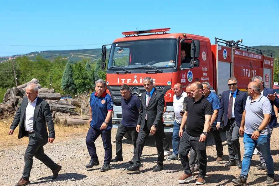 Söğütlü’de Orman İşletme Müdürlüğü Deposunda Yangın 1 Söğütlü’de Orman İşletme Müdürlüğü Deposunda Yangın 1