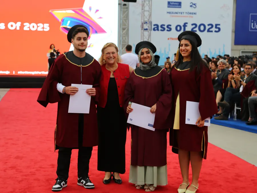 Sabancı Üniversitesi 25. Yılında Yeni Mezunlarını Uğurladı 1 Sabancı Üniversitesi 25. Yılında Yeni Mezunlarını Uğurladı 1