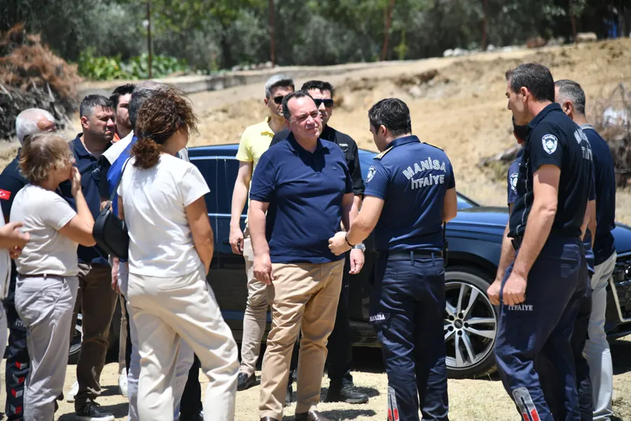 Başkan Dutlulu Akhisar’daki Yangın Bölgesinde İncelemelerde Bulundu 2 Başkan Dutlulu Akhisar’daki Yangın Bölgesinde İncelemelerde Bulundu 2