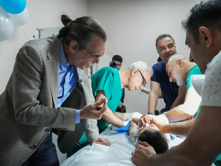 Başkan Beşikçioğlu'ndan Sünnet Çocuklarına Ziyaret 1 Başkan Beşikçioğlu'ndan Sünnet Çocuklarına Ziyaret 1
