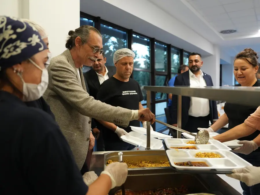 Başkan Beşikcioğlu, Cemevi’nde Vatandaşlarla Oruç Açtı: “Lokma, Hak Rızası İçin Paylaşılır” 2 Başkan Beşikcioğlu, Cemevi’nde Vatandaşlarla Oruç Açtı: “Lokma, Hak Rızası İçin Paylaşılır” 2