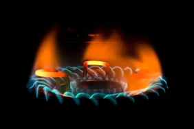 closeup-shot-beautiful-blue-green-flame-gas-stove