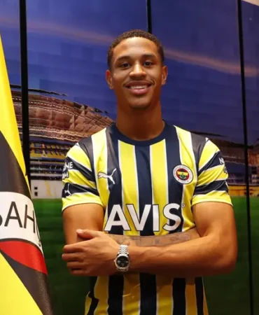 Oosterwolde 3 Yıl Daha Fenerbahçe’de 2 Oosterwolde