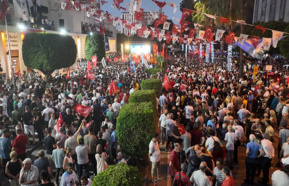 Adana Zeydan Karalar İçin Ayakta: “Başkanımızı Serbest Bırakın” 2 Adana Zeydan Karalar İçin Ayakta: “Başkanımızı Serbest Bırakın” 2