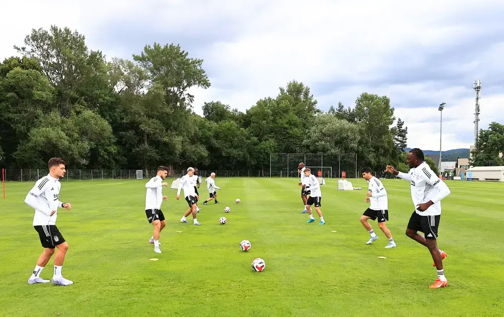 Yeni Sezon Öncesi Beşiktaş’ta Taktik ve Kondisyon Ağırlıklı İdman 1 Yeni Sezon Öncesi Beşiktaş’ta Taktik ve Kondisyon Ağırlıklı İdman 1