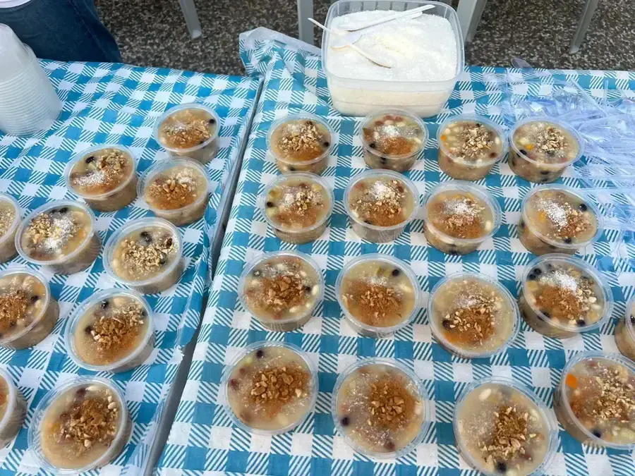 Çiğdem Mahallesi'nde Birlik Aşuresi Komşuları Aynı Sofrada Buluşturdu 1