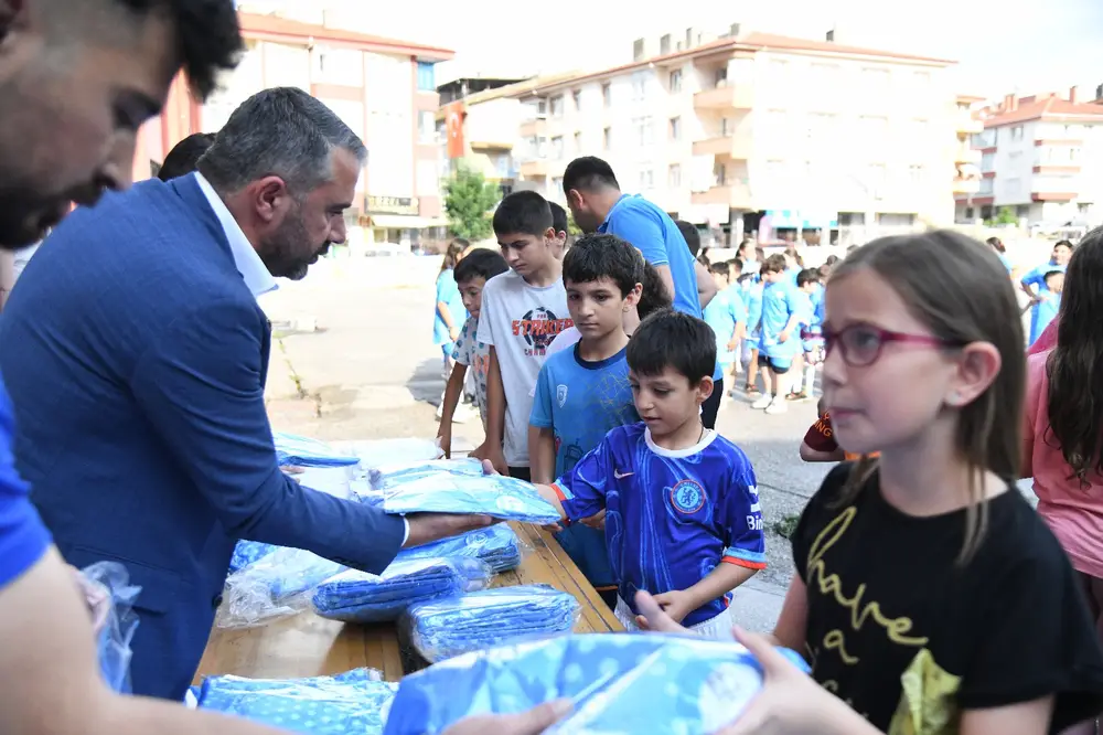 Pursaklar’da Yaz Spor Okullarıyla Binlerce Çocuk Sporla Buluşuyor 1 Pursaklar’da Yaz Spor Okullarıyla Binlerce Çocuk Sporla Buluşuyor 1