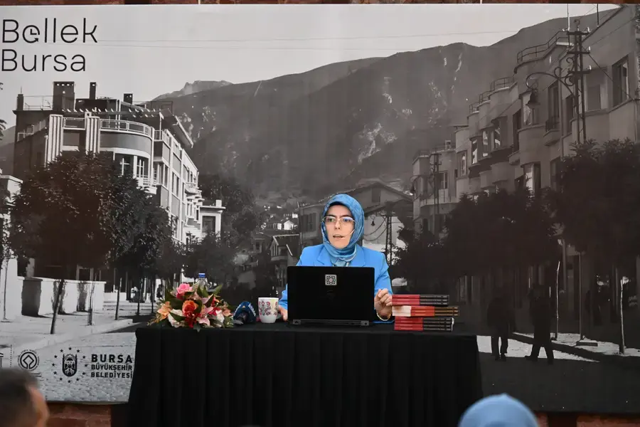 Bursa Bellek-Kent Tarihi Söyleşilerinin Son Konuğu Yazar Ayşe Özkan Emanet Oldu 1