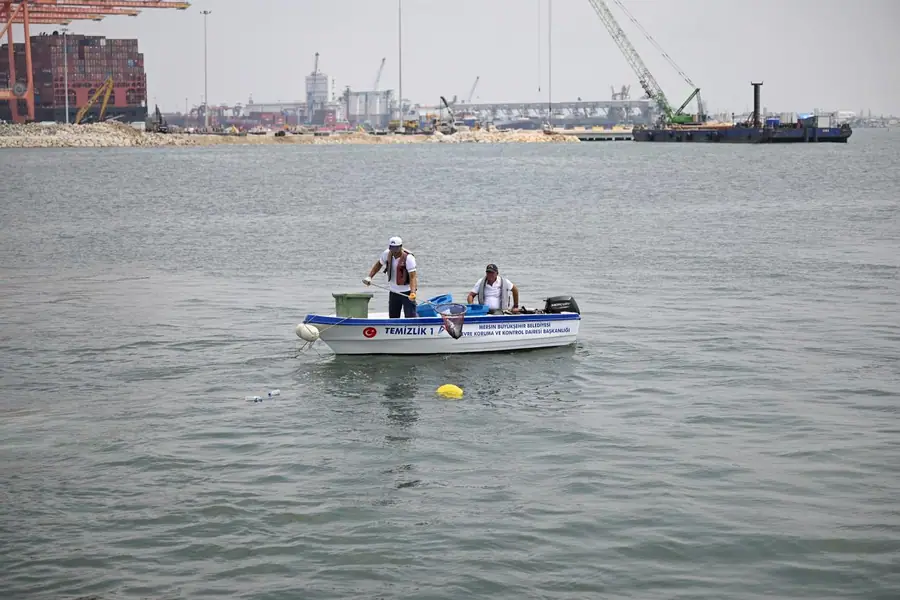 Mersin Büyükşehir Belediyesi'nden Deniz Temizliği 1 Mersin Büyükşehir Belediyesi'nden Deniz Temizliği 1