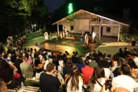 Nilüfer Belediyesi Kent Tiyatrosu, Yaz Sezonunu “Ormandaki Kulübe”de Açıyor 2 nilüfer kent tiyatrosu