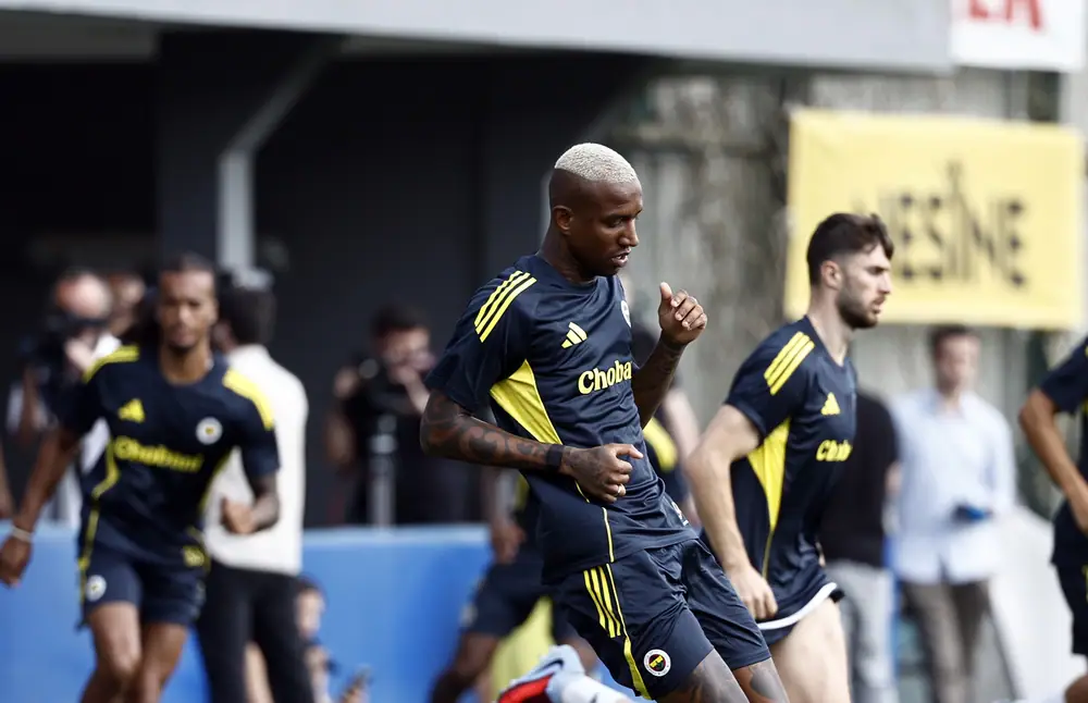 Fenerbahçe'nin Feyenoord Maçı Kamp Kadrosu Belli Oldu 1 Fenerbahçe'nin Feyenoord Maçı Kamp Kadrosu Belli Oldu 1