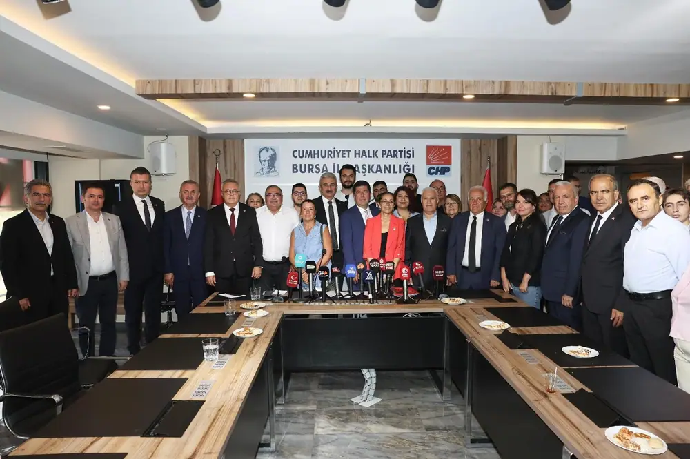 CHP, Bursa’da Sahaya İndi 1