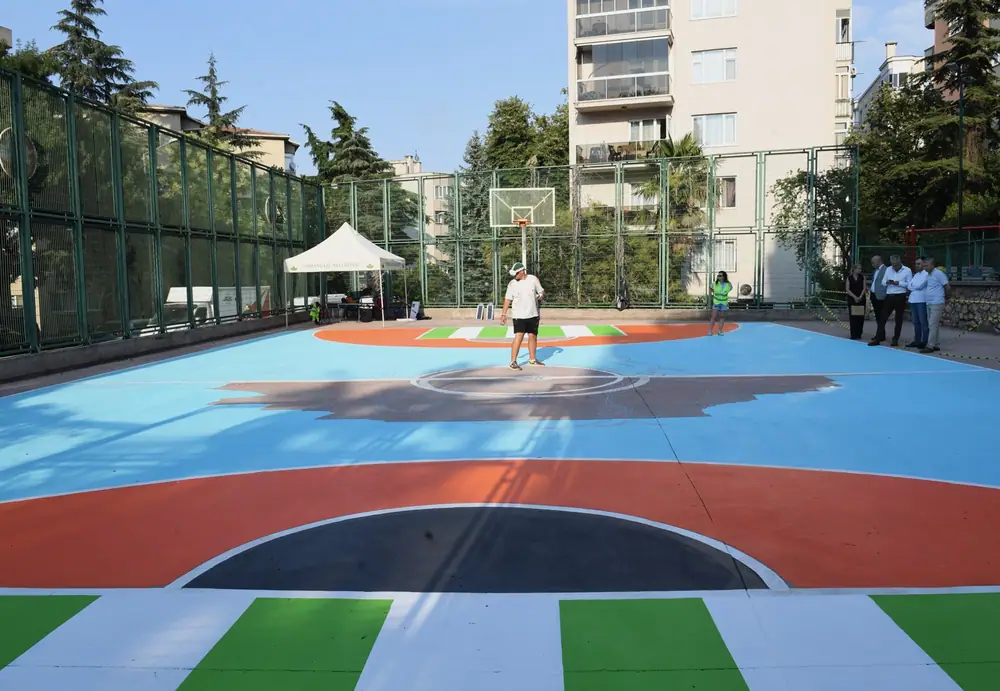 Osmangazi'de Basketbol Sahaları Liselilerin Tasarımlarıyla Güzelleşiyor 2 Osmangazi'de Basketbol Sahaları Liselilerin Tasarımlarıyla Güzelleşiyor 2