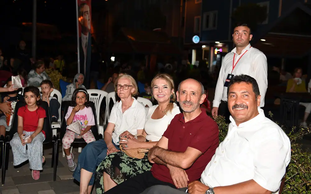 Osmangazi Belediyesi’nden Çocuklara Açık Hava Sineması 1 Osmangazi Belediyesi’nden Çocuklara Açık Hava Sineması 1