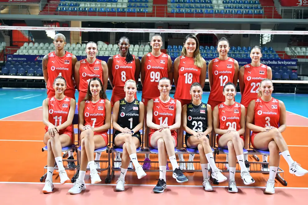 Filenin Sultanları’nın 2025 FIVB Kadınlar Dünya Voleybol Şampiyonası Kadrosu Açıklandı 1 Filenin Sultanları’nın 2025 FIVB Kadınlar Dünya Voleybol Şampiyonası Kadrosu Açıklandı 1