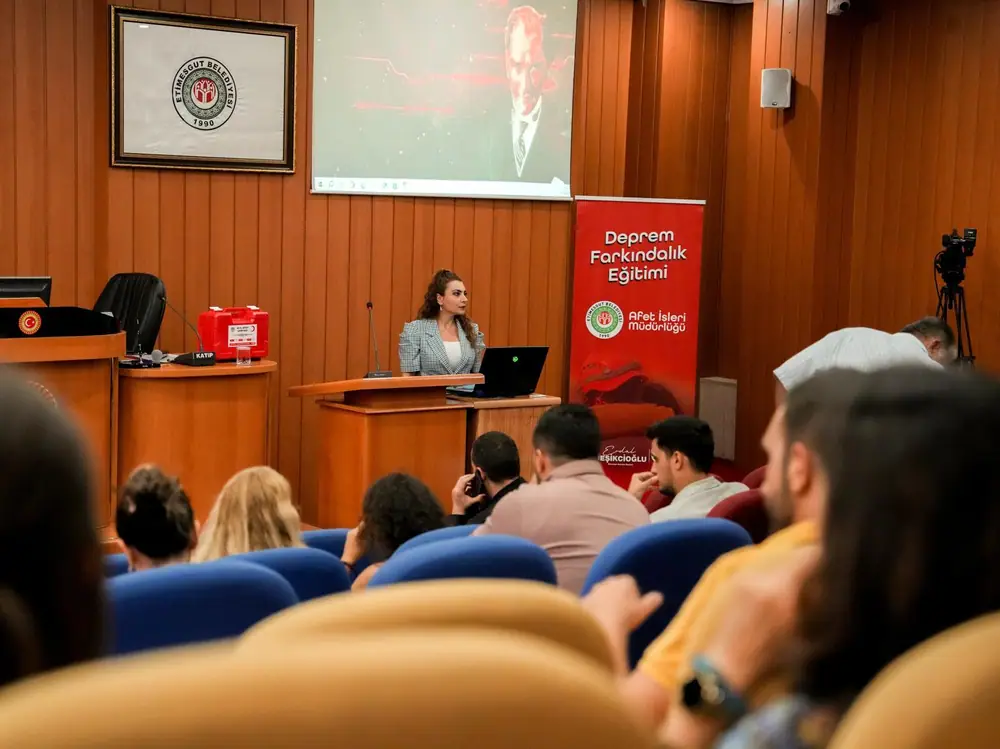 Etimesgut Belediyesi, Marmara Depremi'nin 26. Yılında Farkındalık Etkinliği Düzenledi 1 Etimesgut Belediyesi, Marmara Depremi'nin 26. Yılında Farkındalık Etkinliği Düzenledi 1