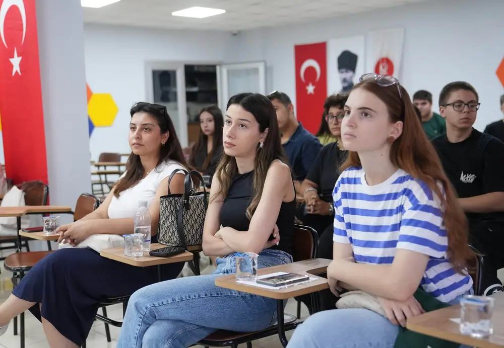 Keçiören Belediyesi’nden Gençlere Yapay Zeka Eğitimi: "AI4Youth" Projesi Başladı 1 Keçiören Belediyesi’nden Gençlere Yapay Zeka Eğitimi: "AI4Youth" Projesi Başladı 1
