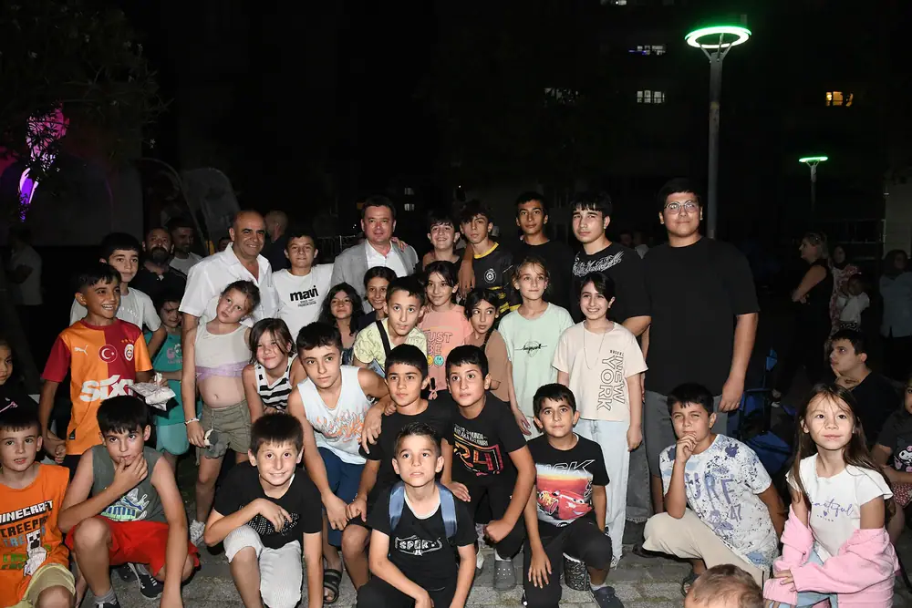 Osmangazi Belediyesi'nden Güneştepe Mahallesi’nde Açık Hava Sineması 1 Osmangazi Belediyesi'nden Güneştepe Mahallesi’nde Açık Hava Sineması 1
