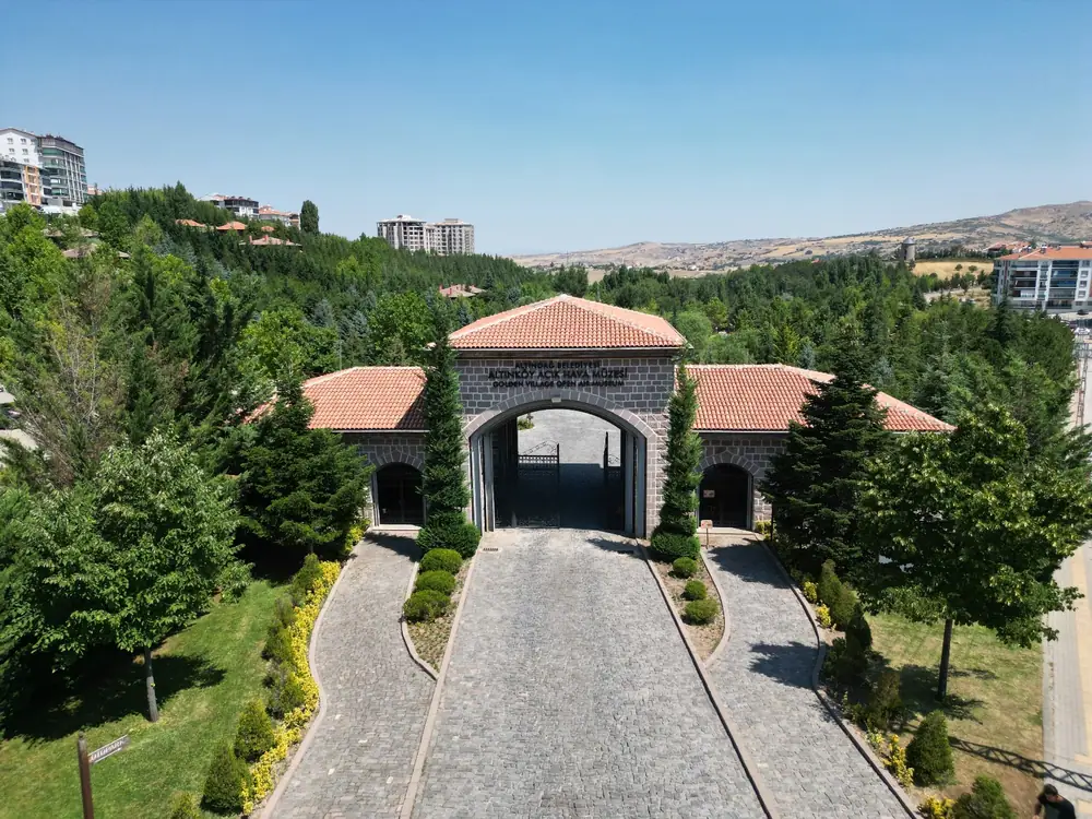 Altınköy Açık Hava Müzesi'nin Yeni Üyesi: 'Benek' 3 Altınköy Açık Hava Müzesi'nin Yeni Üyesi: 'Benek' 3