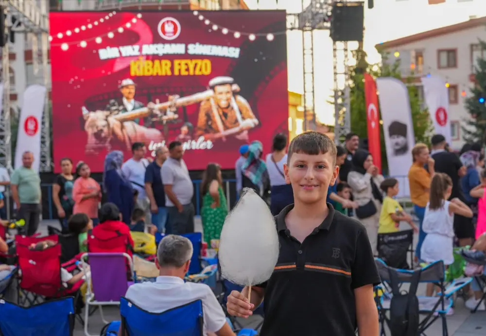 Keçiören'de Açık Hava Sineması Etkinlikleri Devam Ediyor 1 Keçiören'de Açık Hava Sineması Etkinlikleri Devam Ediyor 1