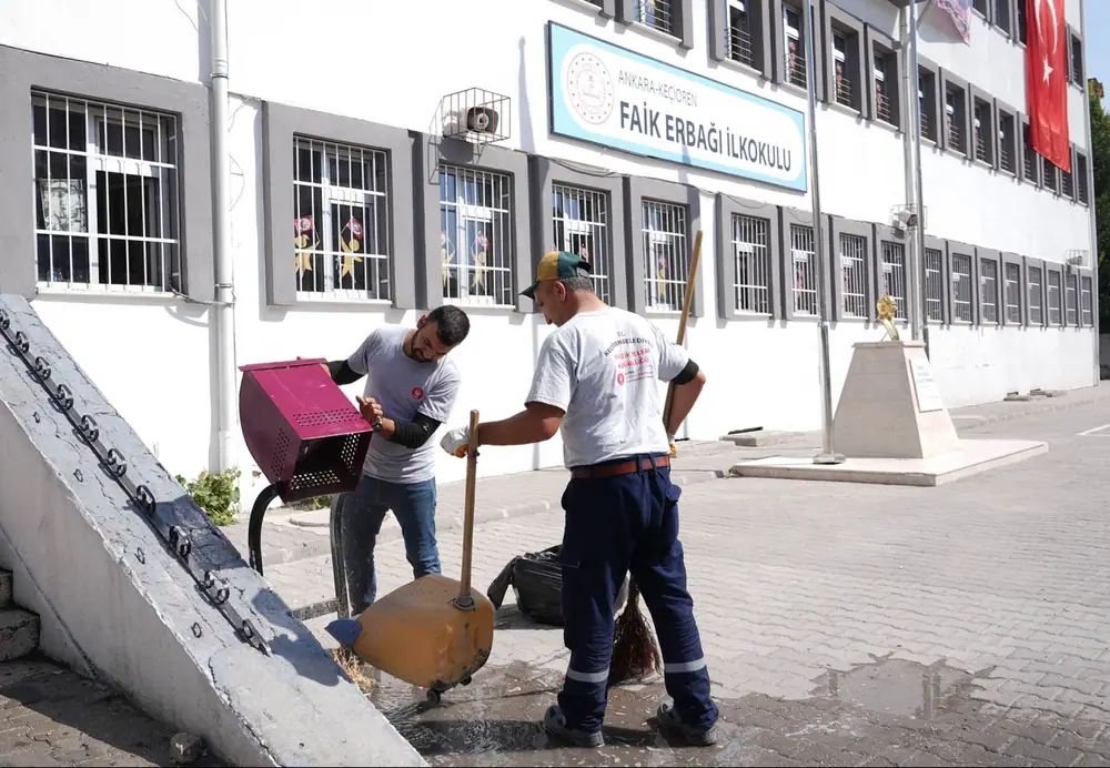 Keçiören'de Okullarda Temizlik Seferberliği 1 Keçiören'de Okullarda Temizlik Seferberliği 1