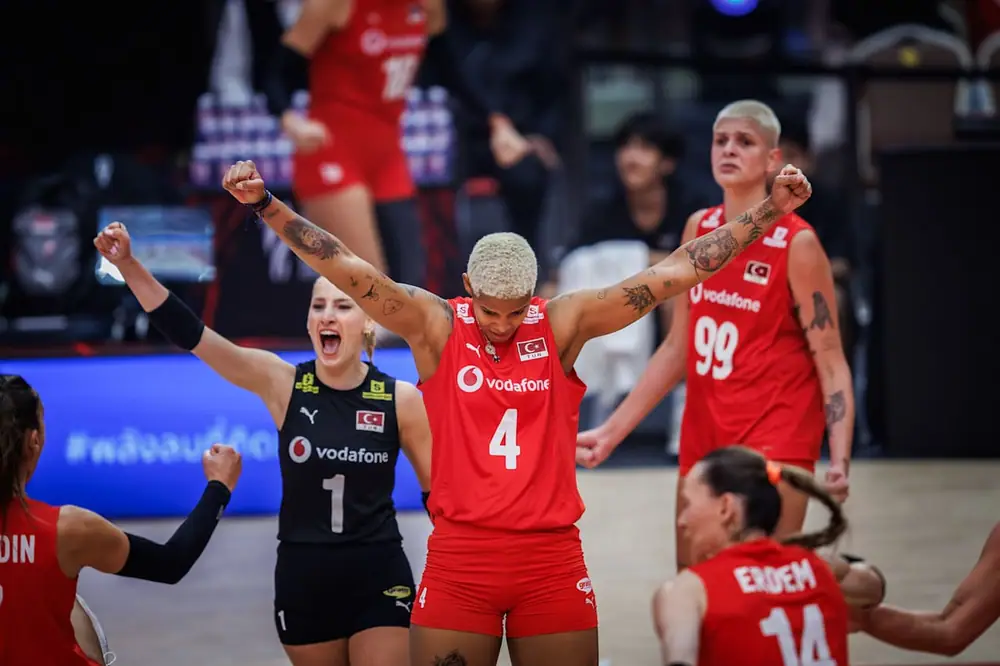 A Milli Kadın Voleybol Takımı Tarihinde İlk Kez Yarı Finalde 3 A Milli Kadın Voleybol Takımı Tarihinde İlk Kez Yarı Finalde 3