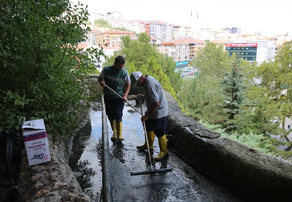 Büyük Keçiören Şelalesi'nde Temizlik Çalışması Başladı 1 Büyük Keçiören Şelalesi'nde Temizlik Çalışması Başladı 1