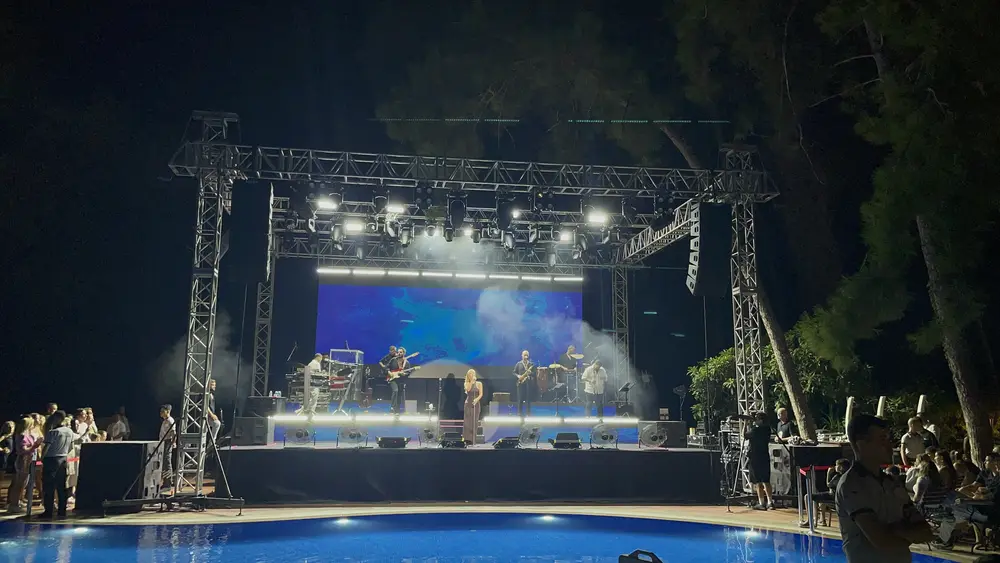Derya Uluğ Marmaris'te Konser Verdi 2 Derya Uluğ Marmaris'te Konser Verdi 2