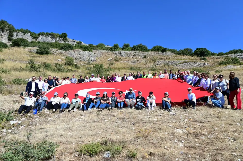 Dünyanın En Büyük Atatürk İmzası Yenilendi 1 Dünyanın En Büyük Atatürk İmzası Yenilendi 1