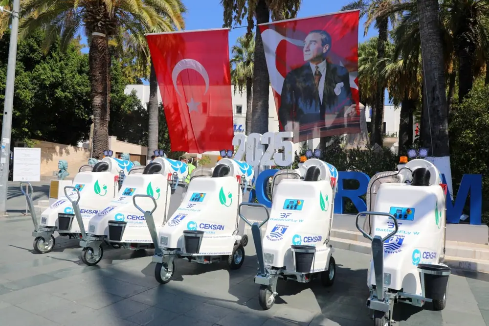 Bodrum'da Yeni Nesil Elektrikli Yol Süpürme Araçları Hizmete Girdi 1