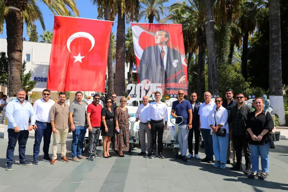 Bodrum'da Yeni Nesil Elektrikli Yol Süpürme Araçları Hizmete Girdi 2