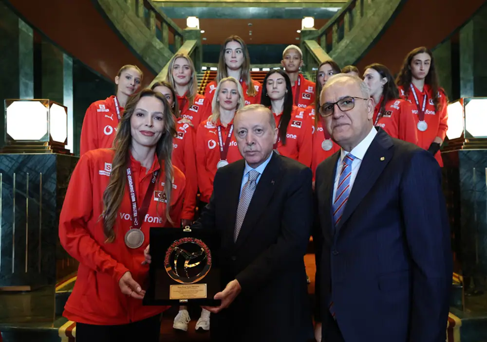 Erdoğan, Dünya İkincisi Voleybolcuları Kabul Etti 1 Erdoğan, Dünya İkincisi Voleybolcuları Kabul Etti 1