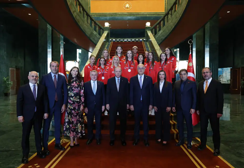 Erdoğan, Dünya İkincisi Voleybolcuları Kabul Etti 2 Erdoğan, Dünya İkincisi Voleybolcuları Kabul Etti 2